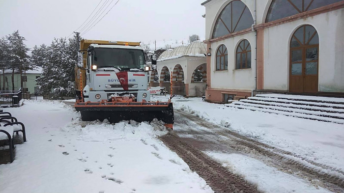 Kızılcahamam'a 2021 yılının ilk karı yağdı