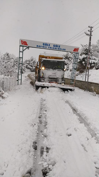 Kızılcahamam'a 2021 yılının ilk karı yağdı