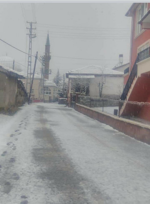 Kızılcahamam'a 2021 yılının ilk karı yağdı